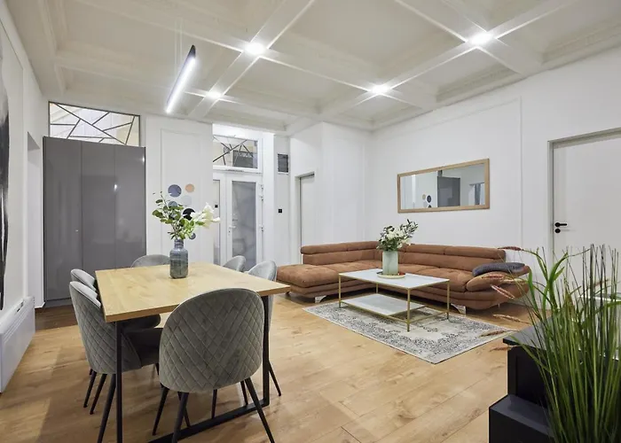 Spacious Luxury Apartment In The City Centre